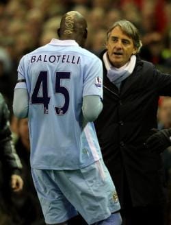 Mancini tells Balotelli to stop smoking