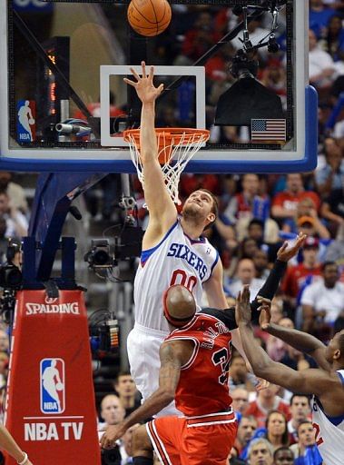 Spencer Hawes scored 21 points to lead the Philadelphia 76ers Spencer Hawes scored 21 points to lead the Philadelphia 76ers