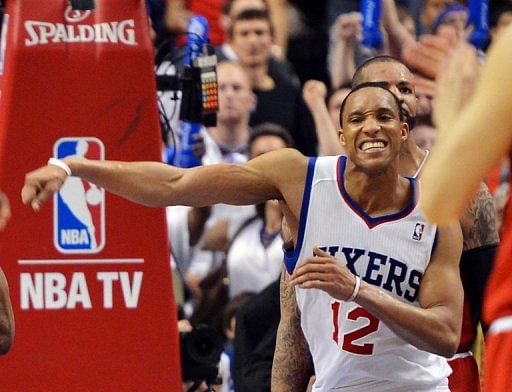 The Philadelphia 76ers rallied to beat the top-seeded Chicago Bulls 79-74 and gain a 2-1 lead The Philadelphia 76ers rallied to beat the top-seeded Chicago Bulls 79-74 and gain a 2-1 lead