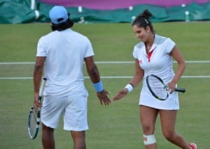 Sania Mirza (R) and Leander Paes of Indi