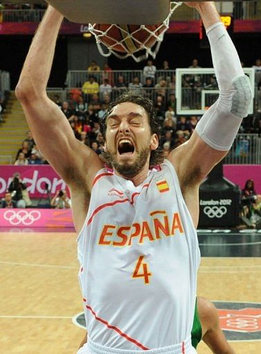 Spanish forward Pau Gasol scores
