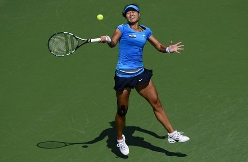 China's Li Na, pictured, defeated Czech Lucie Safarova 3-6, 6-3, 7-5 China's Li Na, pictured, defeated Czech Lucie Safarova 3-6, 6-3, 7-5