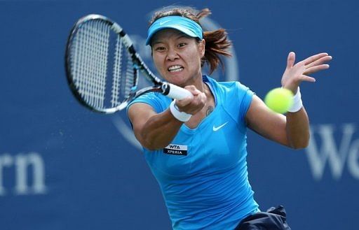 Li Na allied from a first-set loss with superb serving as she won 80% of her first-serve points in a dominating 3rd set Li Na allied from a first-set loss with superb serving as she won 80% of her first-serve points in a dominating 3rd set