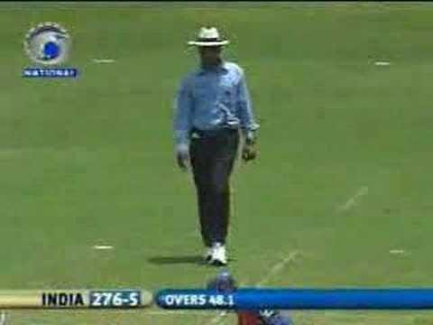 Video: Dhoni and Raina convert 0 into 2 runs