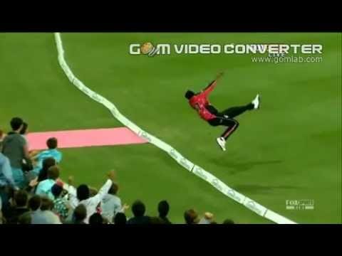 Video: Dwayne Bravo’s acrobatic six save!