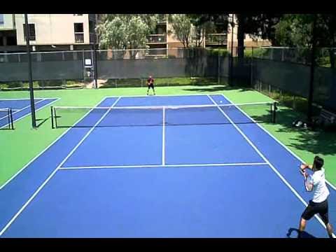 Video: Amazing tennis trickshots