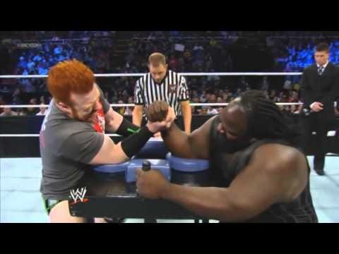 Video: Sheamus vs Mark Henry – Arm Wrestling Match – 3rd May 2013