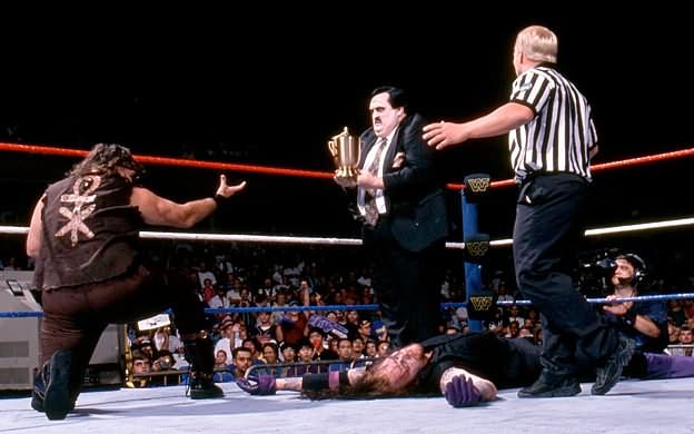 paul-bearer-turns-on-the-undertaker-summerslam-1996-1834263.jpg