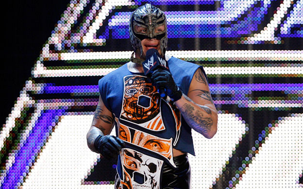 rey-mysterio-on-mic-2152721.jpg