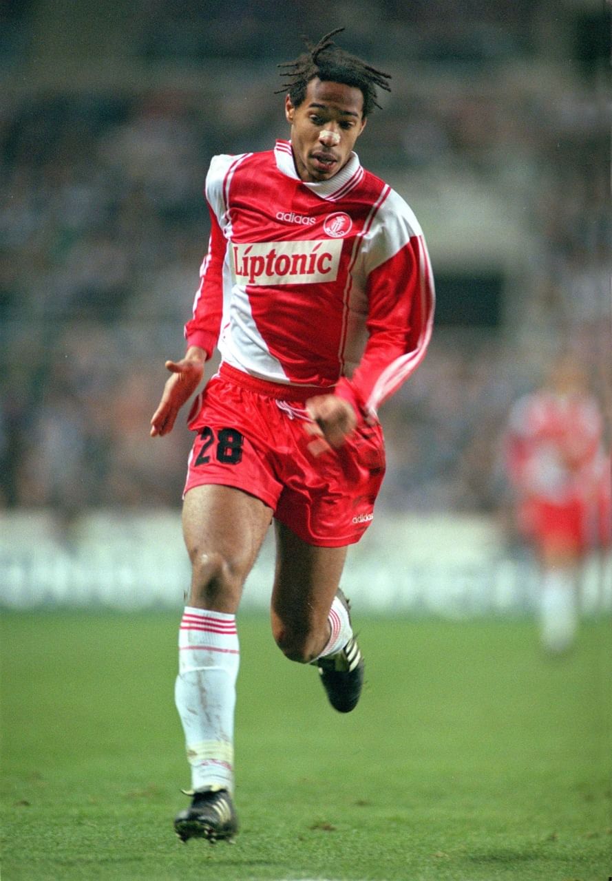 11 iconic accessories worn by footballers Slide 6 of 11