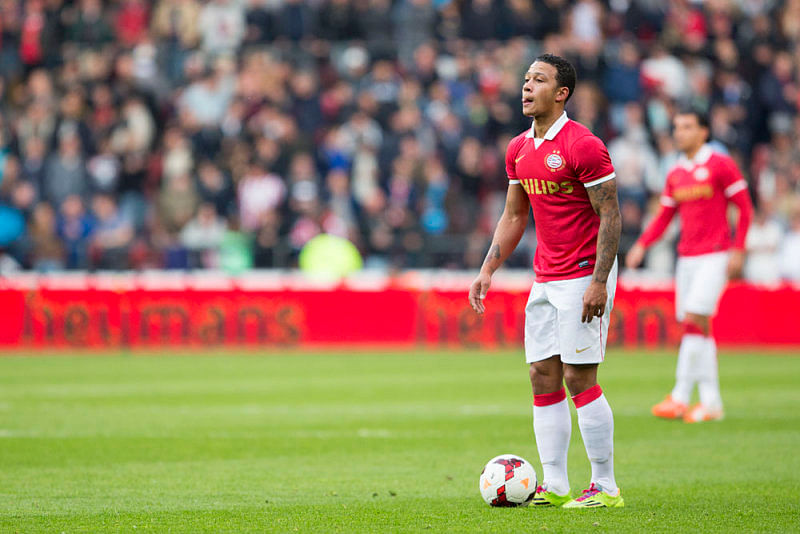 Memphis Depay - PSV Eindhoven - 10 best free-kick takers in the world right now