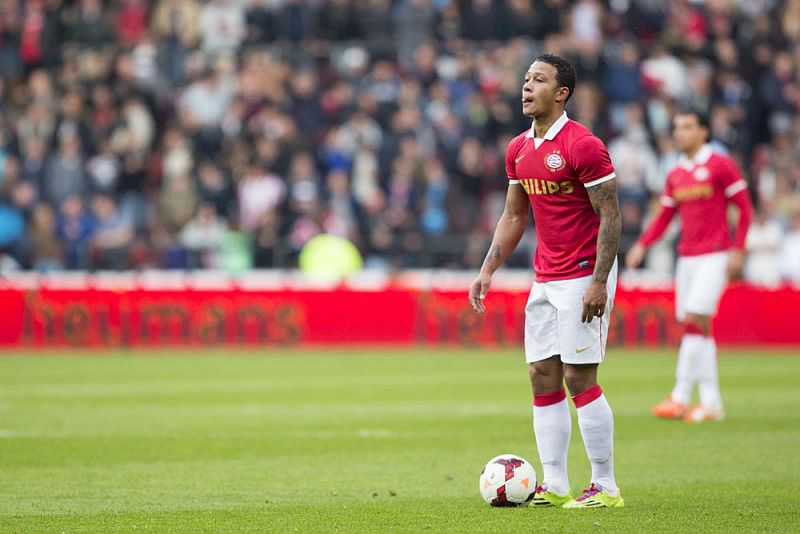 Memphis Depay - PSV Eindhoven - 10 best free-kick takers in the world right now