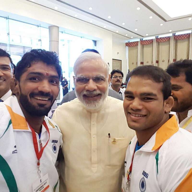 Dutt and Narsingh with Modi. Image Courtesy: Sportskeeda