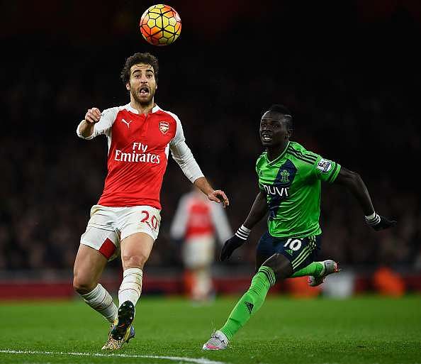 LONDON, ENGLAND - FEBRUARY 02: Mathieu Flamini of Arsenal is challenged by Sadio Mane of Southampton during the Barclays Premier League match between Arsenal and Southampton at the Emirates stadium on February 2, 2016 in London, England. (Photo by Mike Hewitt/Getty Images)