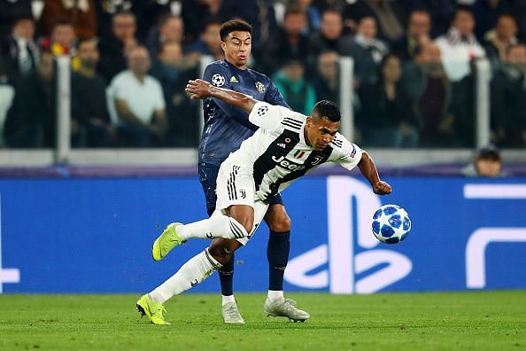 Jesse Lingard (back) tussling with Juventus' Alex Sandro. (Picture source: Getty Images)