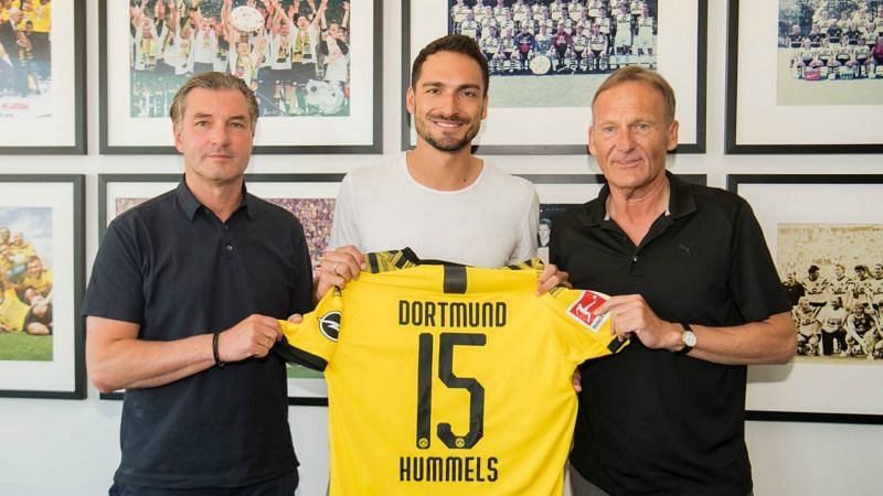 Hummels completes Dortmund return
