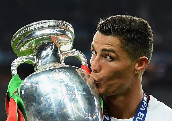 8 Reasons why Ronaldo is better than Messi