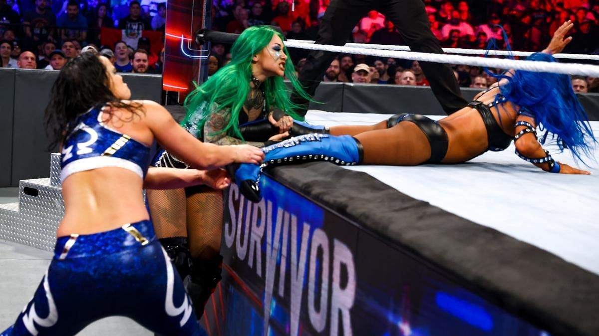 <div></noscript>Sasha Banks puts the women's roster on notice ahead of WWE SmackDown</div>