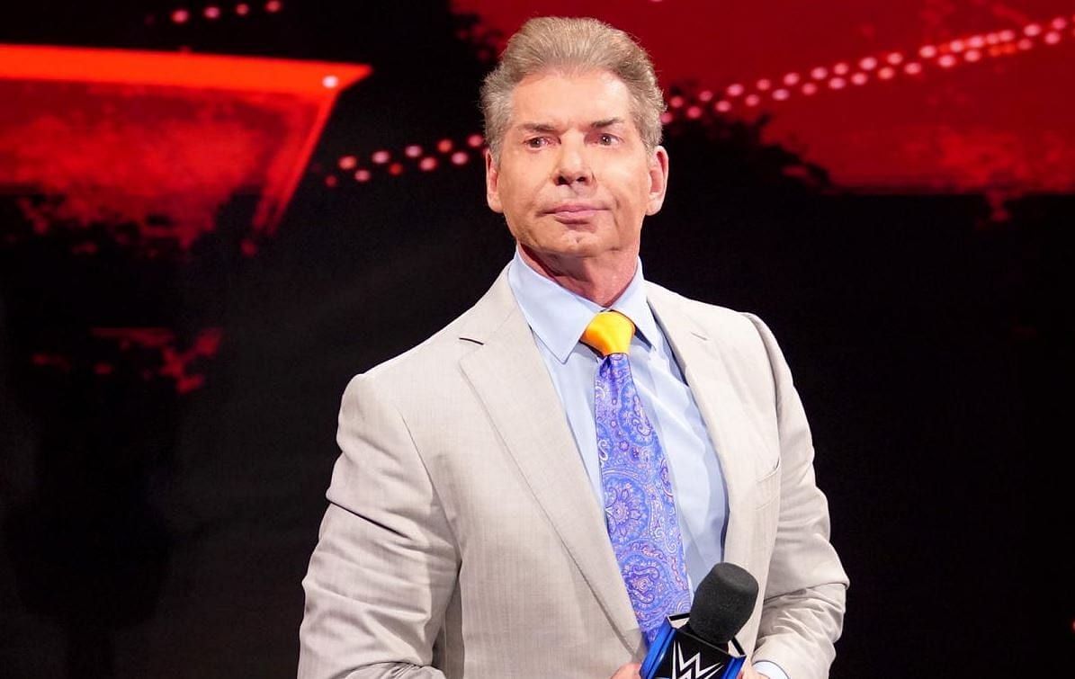<div></noscript>'It's like watching a murder' -  Vince McMahon tried to get 4-time World Champion to act like a dog backstage</div>