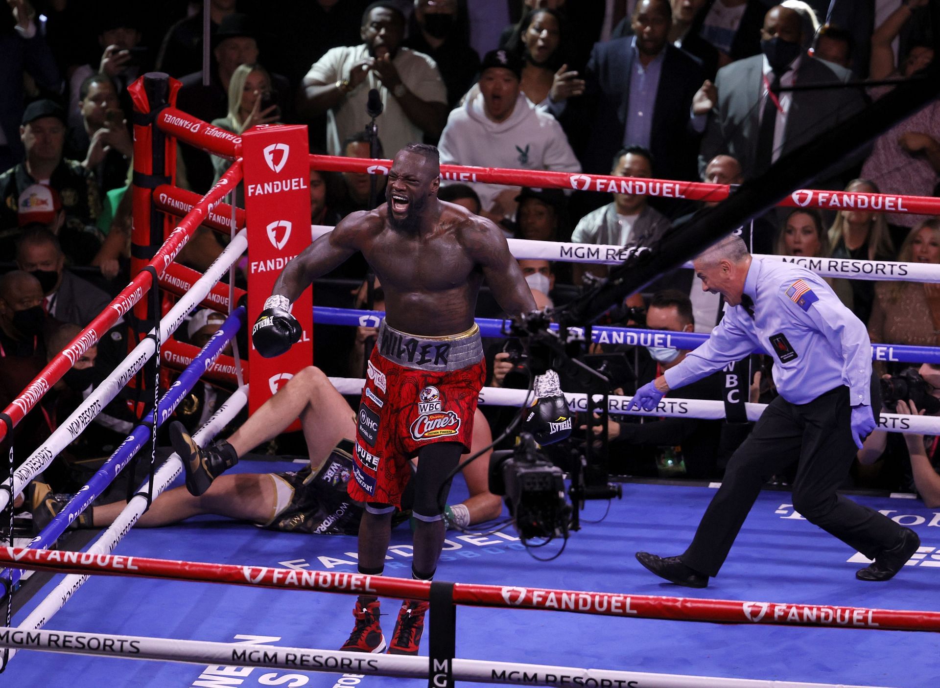 Deontay Wilder's Boxing Style | Breakdown Analysis