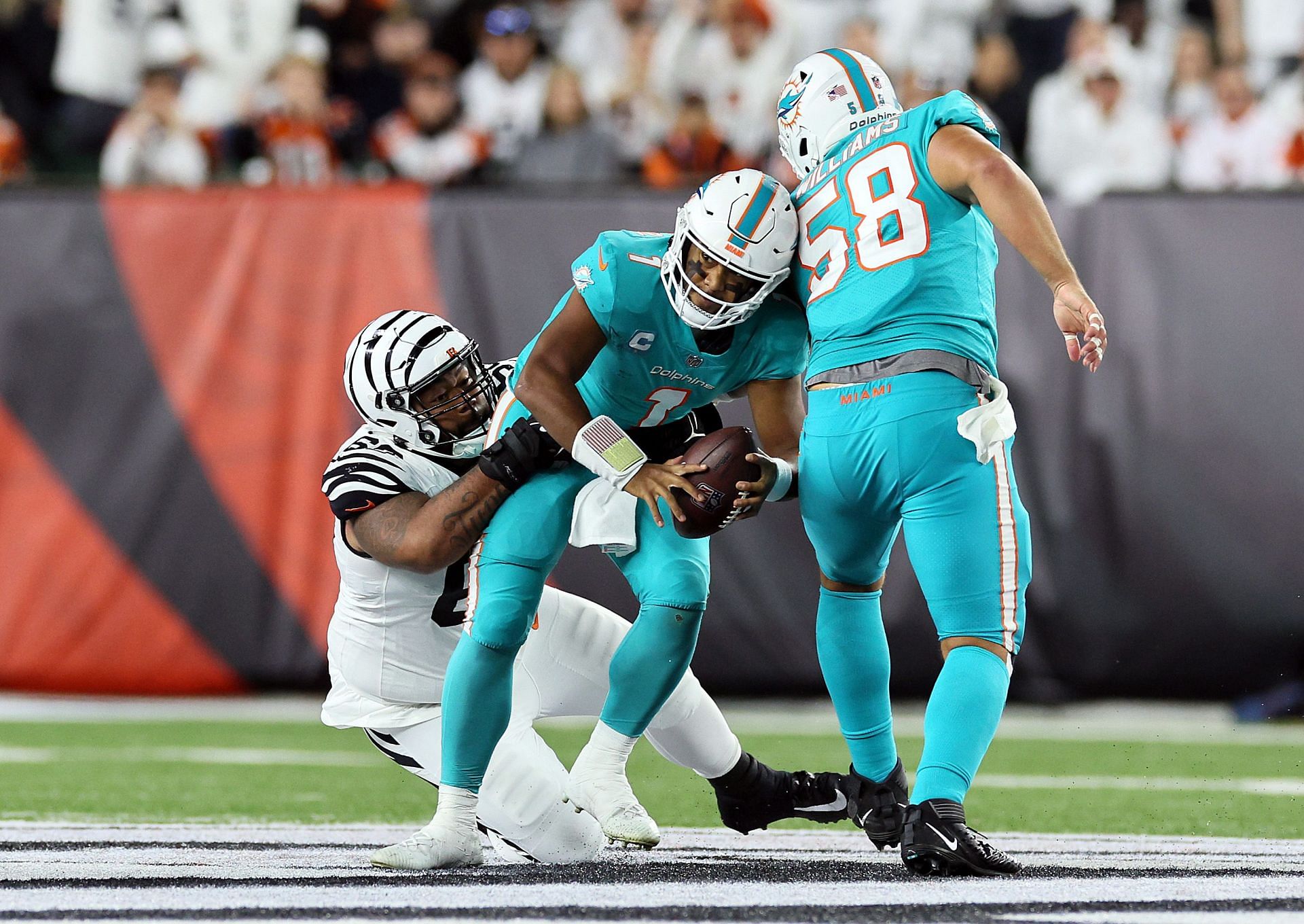 You guys should go to jail for letting him play 5 days after an obvious  concussion” – Concussion Legacy Foundation CEO slams Dolphins for letting  Tua Tagovailoa suit up