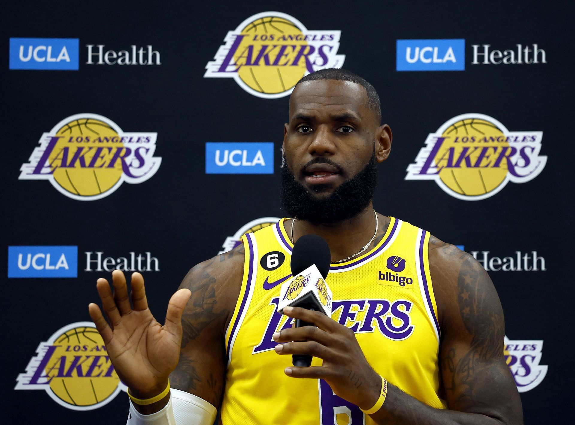 "Really hard to say that because I’m an MJ fan" - Former NBA champion and 4x All-Defensive selection declares LeBron James as the greatest ever