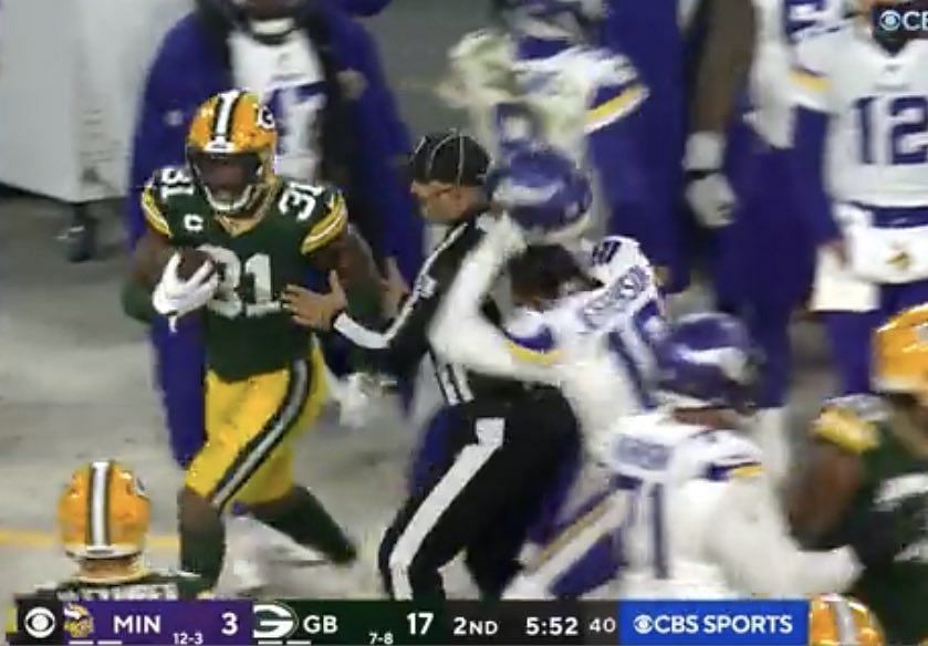 Justin Jefferson loses mind and beats referee with helmet after Kirk Cousins' INT (Video)