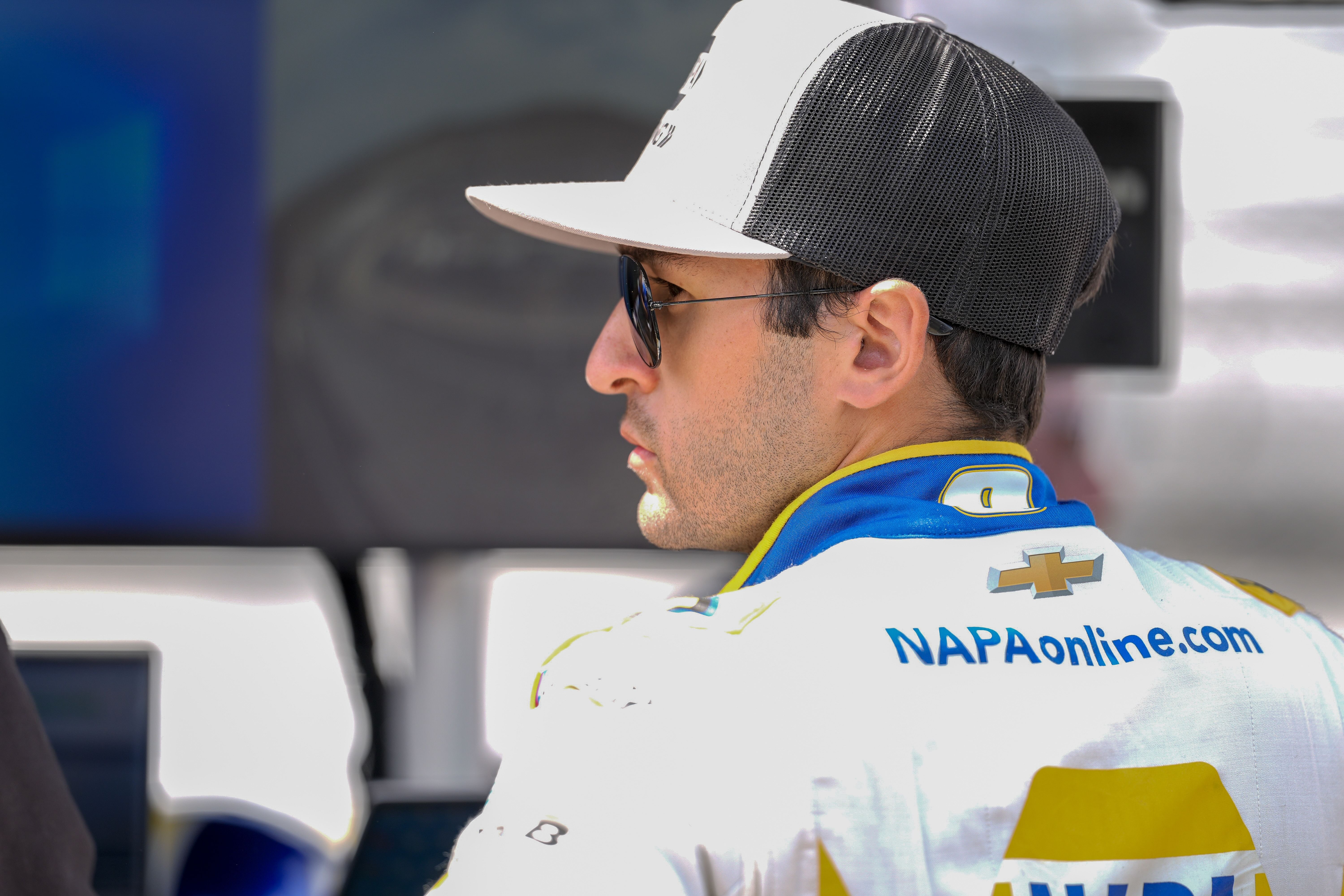 NASCAR insider picks former Cup champion as favorite to win 2025 Xfinity race at Darlington