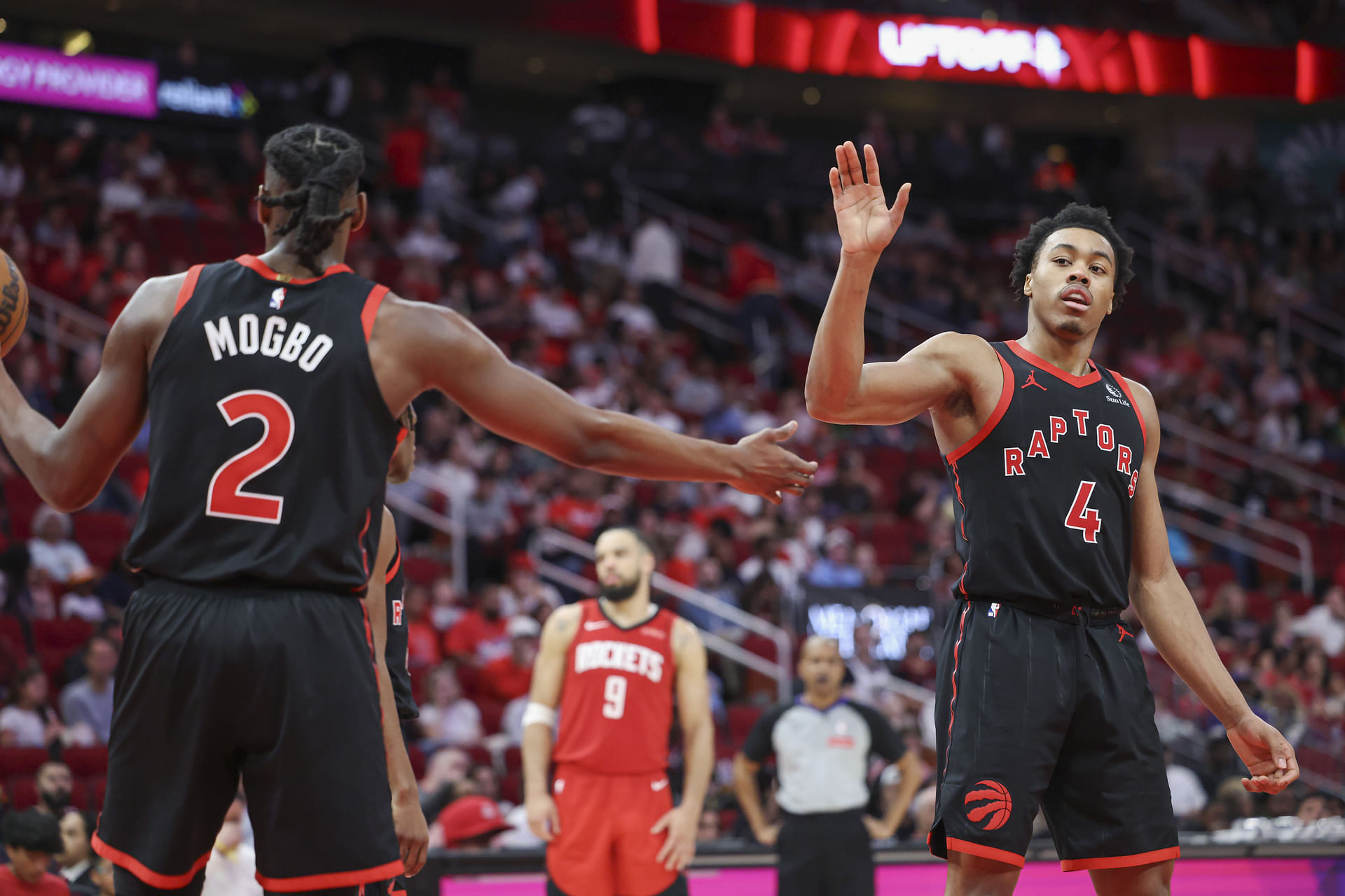 Scottie Barnes has funny back-and-forth with Raptors teammate who claimed he fell right before viral rollerblading clip