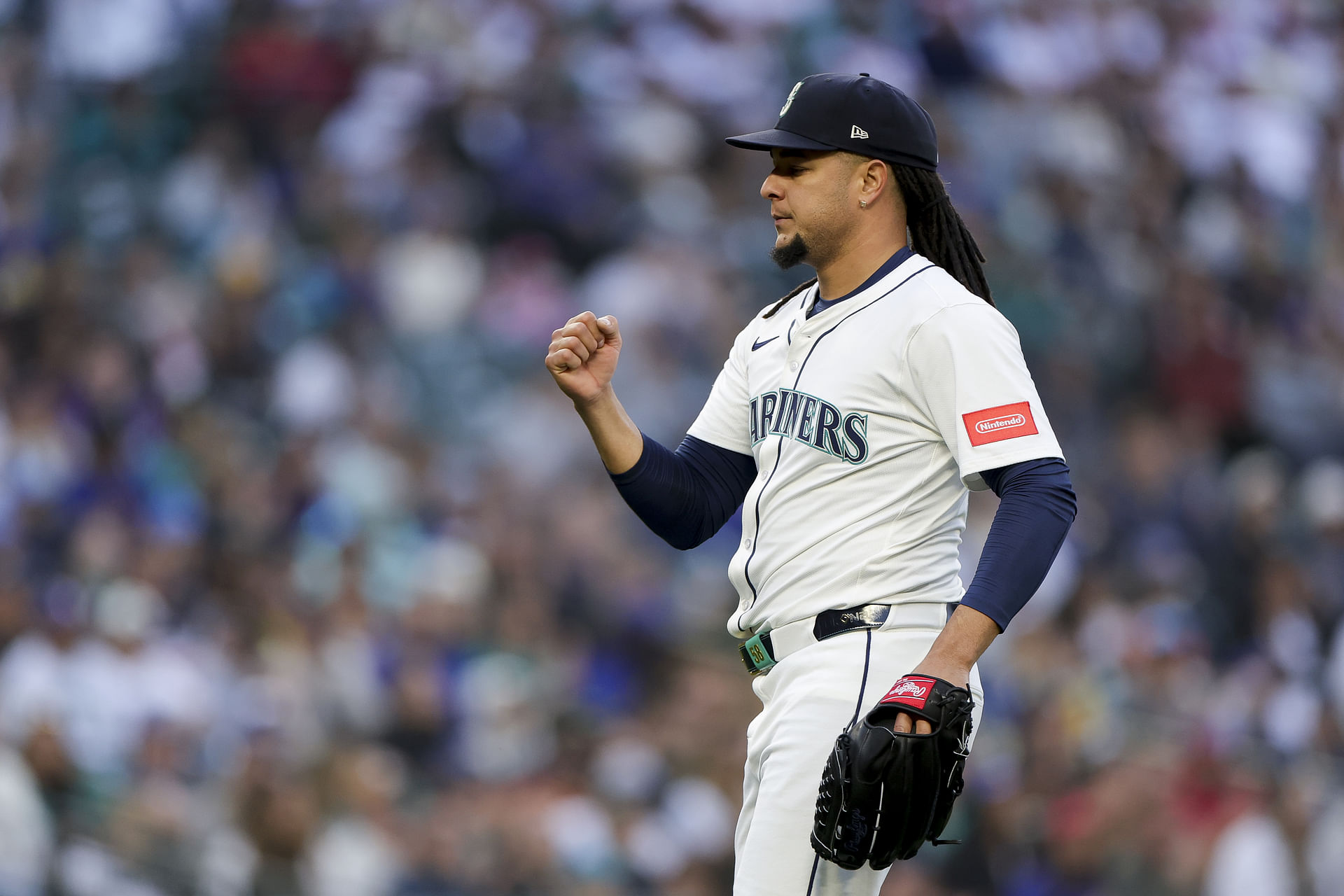 Top MLB DFS Picks Today: DraftKings and FanDuel ft. Michael Massey, Luis Castillo & more for May 9, 2025