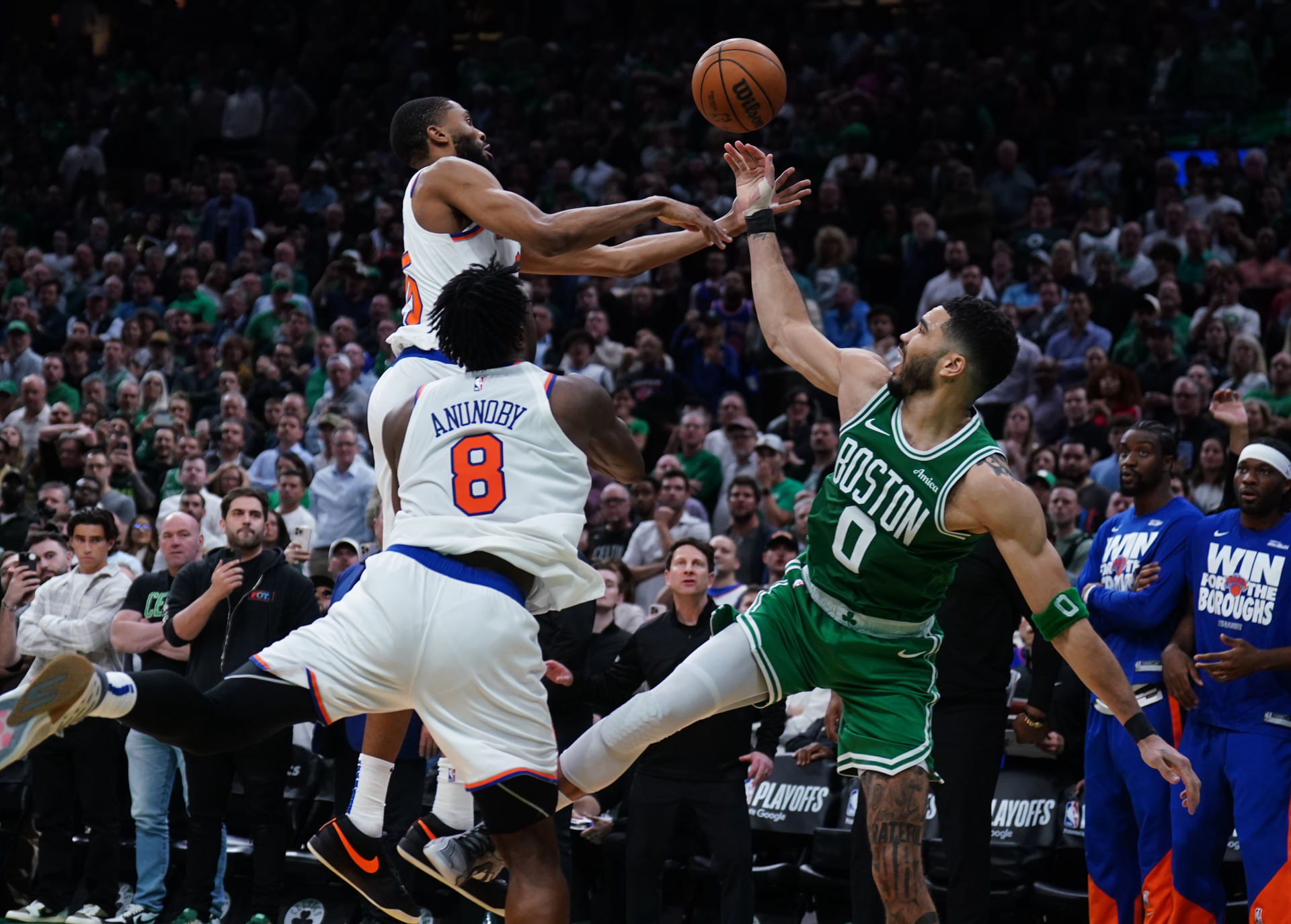 “Accepting Mikal Bridges apology forms” – Fans go berserk as Knicks forward makes clutch stop on Jayson Tatum days after clamping Jaylen Brown
