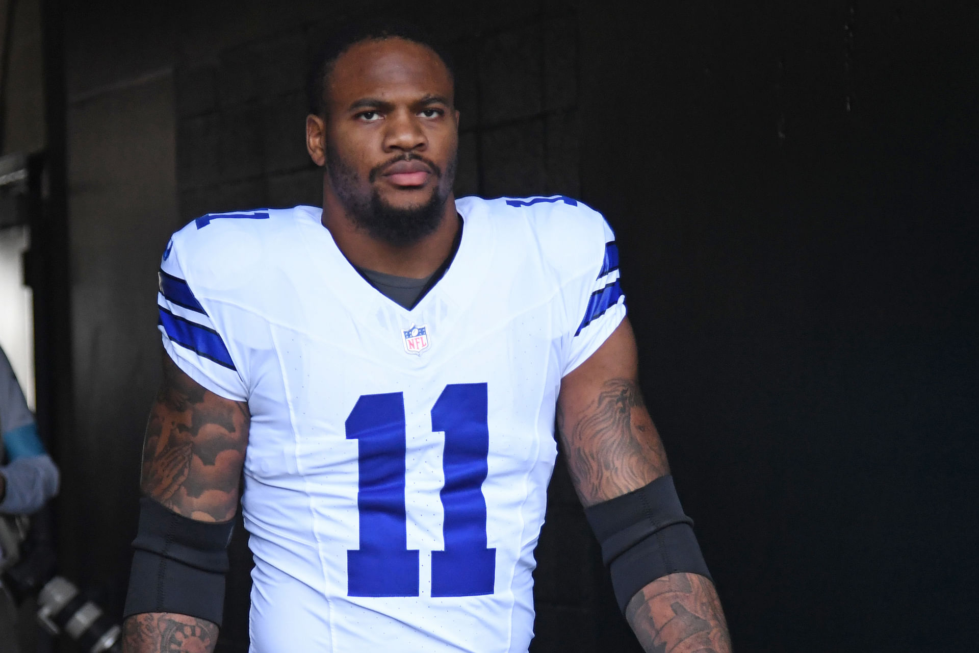 Micah Parsons seemingly throws jab at Jerry Jones over stalled contract talks with Cowboys
