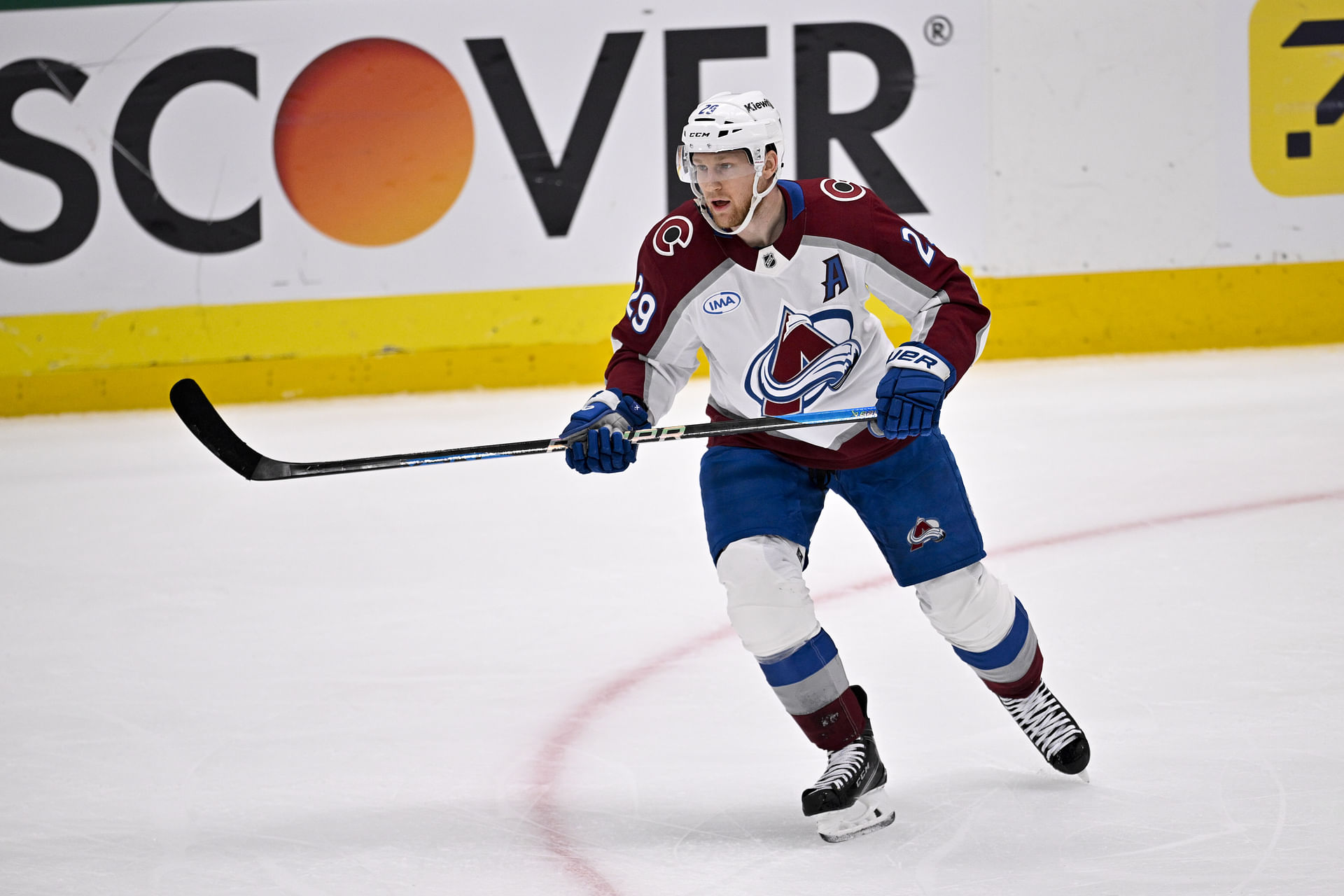 Nathan MacKinnon sends amusing message to Cale Makar for winning 2025 Norris Trophy - Feels like you have 10, apparently its only 2 