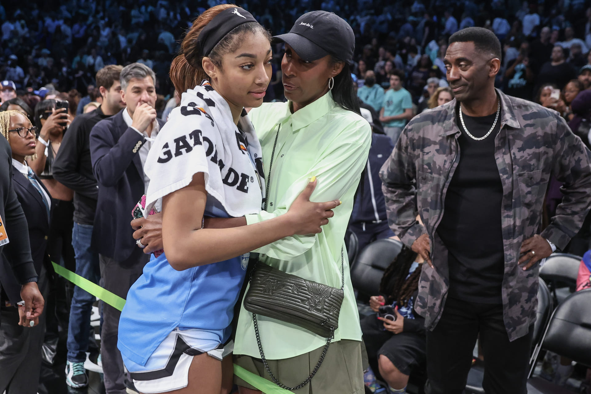 "Y'all should have told me in advance": Lisa Leslie’s funny response as Angel Reese shatters WNBA record