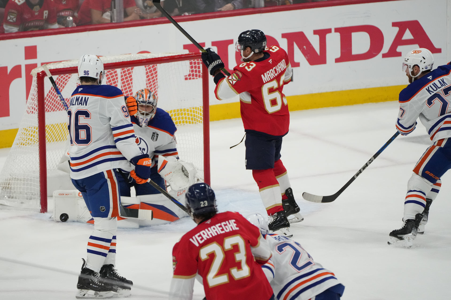 Gary Bettman picking the favorite again: NHL Twitter reacts to Panthers getting away with a no-call high stick on Oilers Troy Stetcher