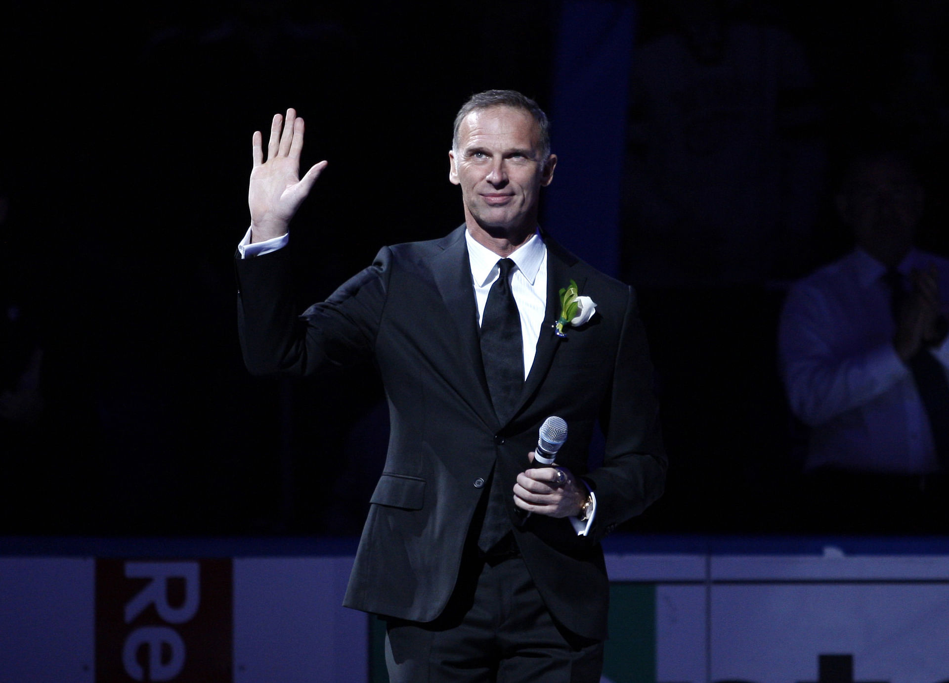 HHoFer Dominik Hasek condemns select Panthers players allegedly donning Russian flags during Stanley Cup parade