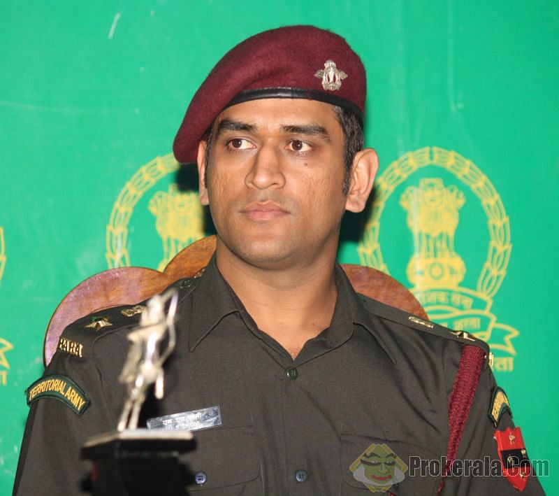 Dhoni to spend time with soldiers in Kashmir - 800 x 709 jpeg 65kB