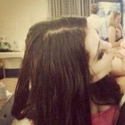 WWE Divas Champion Paige kissing a girl - 250 x 250 jpeg 14kB