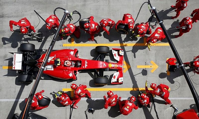 Pit Stop How does an F1 pit crew work 