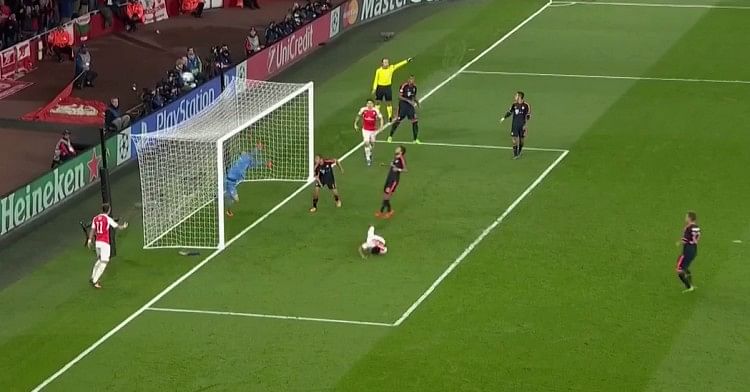 Humour: UEFA Goal Line Referee displays a pulse in game between Arsenal ...