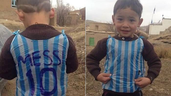 Як грає афганський хлопчик, якому Мессі подарував форму - фото 1
