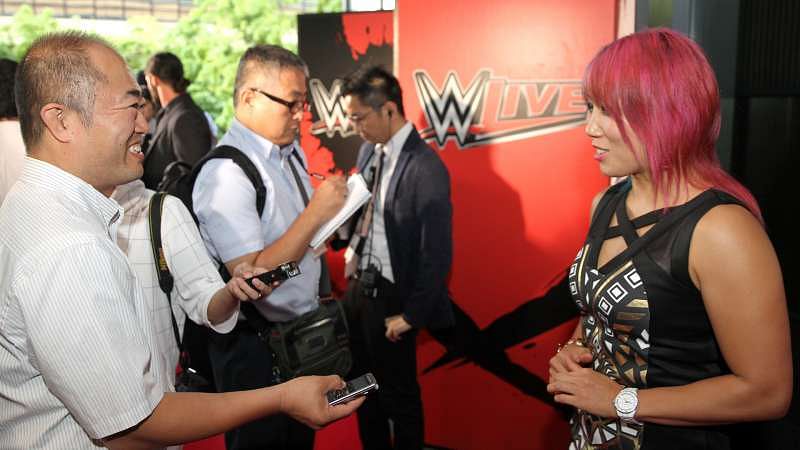 Seth Rollins, Shinsuke Nakamura and Asuka meet with the WWE Universe in ...