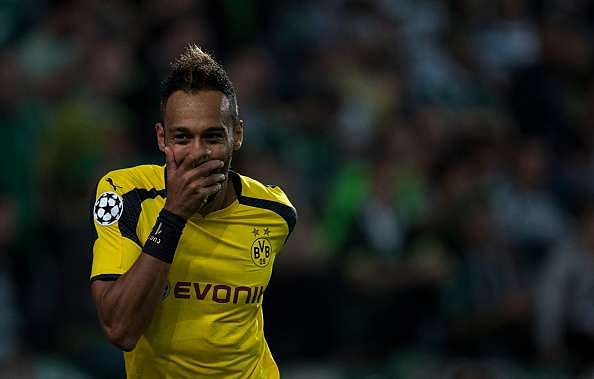 LISBON, PORTUGAL - OCTOBER 18: Pierre Aubameyang of Borussia Dortmund celebrates after scores a goal against SC Sporting during the UEFA Champions League match between SC Sporting and Borussia Dortmund at Estadio Jose Alvalade on October 18, 2016 in Lisbon, Lisboa. (Photo by Octavio Passos/Getty Images)