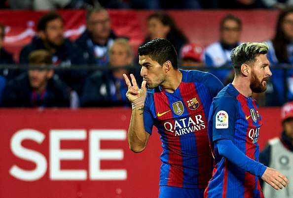 SEVILLE, SPAIN - NOVEMBER 06:  Luis Suarez of FC Barcelona  celebrates after scoring with his team mate Lionel Messi of FC Barcelona  during the match between Sevilla FC vs FC Barcelona as part of La Liga at Ramon Sanchez Pizjuan Stadium on November 6, 2016 in Seville, Spain.  (Photo by Aitor Alcalde/Getty Images)