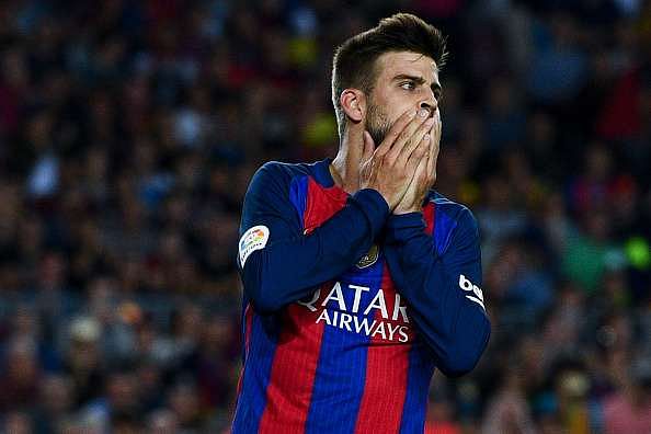BARCELONA, SPAIN - SEPTEMBER 21:  Gerard Pique of FC Barcelona reacts after missing a chance to score during the La Liga match between FC Barcelona and Club Atletico de Madrid at the Camp Nou stadium on September 21, 2016 in Barcelona, Spain.  (Photo by David Ramos/Getty Images)