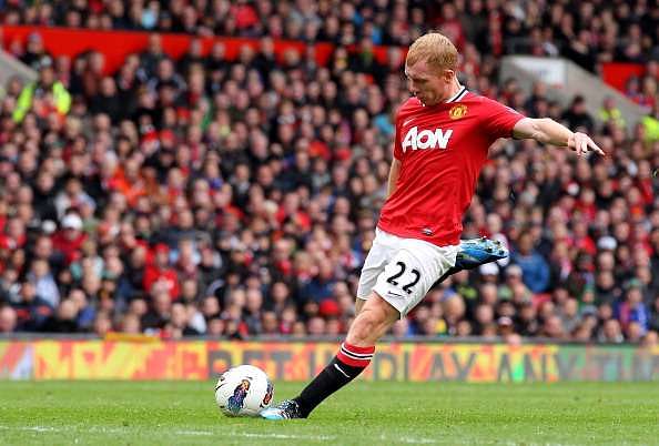 MANCHESTER, ENGLAND - APRIL 08:  Paul Scholes of Manchester United scores his team's second goal  during the Barclays Premier League match between Manchester United and Queens Park Rangers at Old Trafford on April 8, 2012 in Manchester, England. (Photo by Alex Livesey/Getty Images)